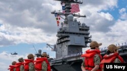 Авианосец "Джеральд Форд" (USS Gerald R. Ford - CVN 78) покидает военно-морскую базу в Норфолке, Вирджиния. 2 мая 2023 года. (U.S. Navy photo by Mass Communication Specialist 1st Class Nathan T. Beard)