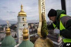 Реставрационные работы на куполе собора Святой Софии. AP Photo/Evgeniy Maloletka