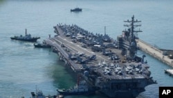 Американский авианосец USS Ronald Reagan в Пусане, Южная Корея, 23 сентября 2022 